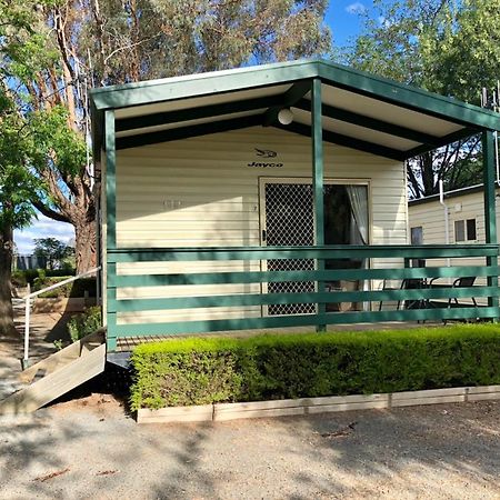 Tatura Cabin & Caravan Park ภายนอก รูปภาพ