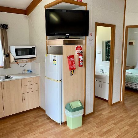 Tatura Cabin & Caravan Park ภายนอก รูปภาพ