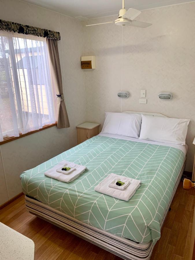 Tatura Cabin & Caravan Park ภายนอก รูปภาพ