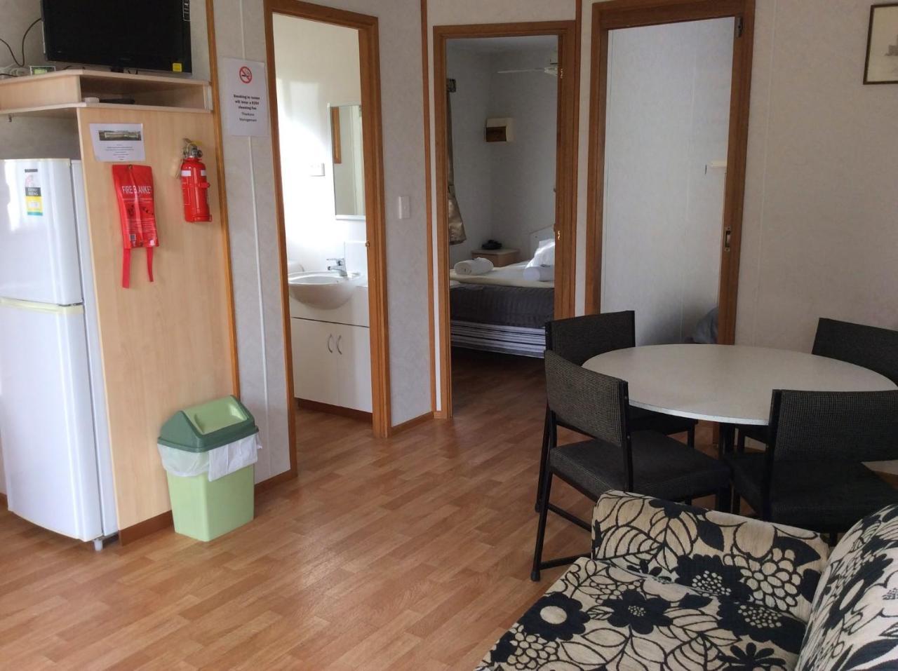 Tatura Cabin & Caravan Park ภายนอก รูปภาพ