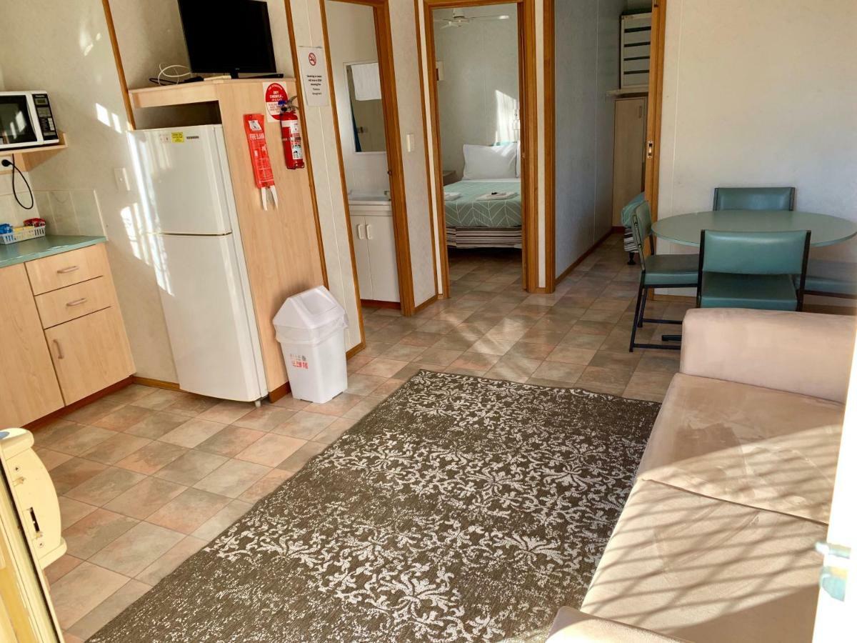 Tatura Cabin & Caravan Park ภายนอก รูปภาพ