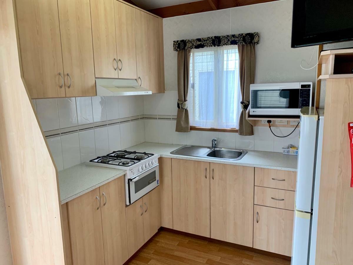 Tatura Cabin & Caravan Park ภายนอก รูปภาพ