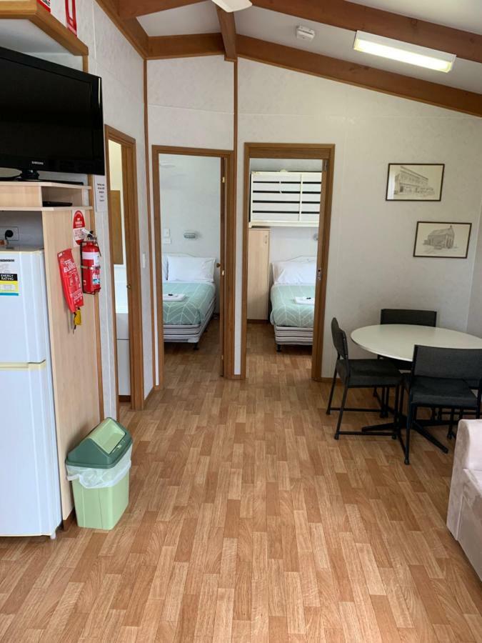 Tatura Cabin & Caravan Park ภายนอก รูปภาพ